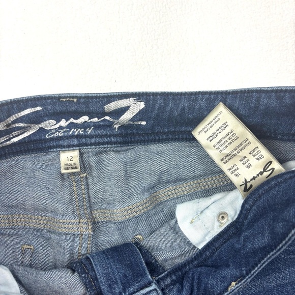 Seven 7 Med Midrise Wash Embroider Faded Whiskered Stretch Denim Shorts Size 12 - Picture 9 of 10